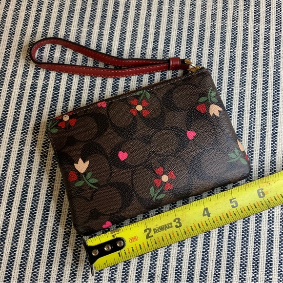 Coach Floral Wristlet Brown Background - Picture 5 of 6